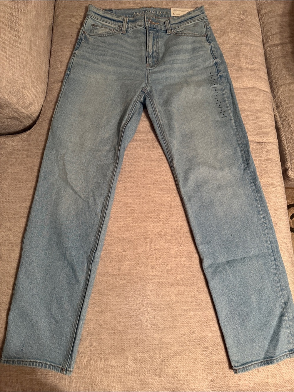 NEW WITH TAGS - American Eagle Women’s Straight Leg Jeans Size 4 (Stretch)